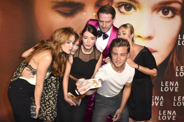 Emilia Schüle, Kyra Sophia Kahre, Anna Bederke, Georg Böhm, Jannik Schümann und Sina Tkotsch bei der Premiere des Kinofilms LenaLove im Mathäser Filmpalast. München, 12.09.2016 Foto:xP.xSchönbergerx xFuturexImage