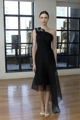 A model poses with a design by Venezuelan Angel Sanchez, as part of his new collection, during New York Fashion Week in New York, United States, 13 September 2016. Sanchez has returned to elegant and classic lines for his Spring-Summer 2017 collection. ANGEL SANCHEZ RETURNS TO HIS CLASSIC AND ELEGANT SHAPES IN HIS LAST COLLECTION !ACHTUNG: NUR REDAKTIONELLE NUTZUNG!  NYC001 20160913-636094034201075368