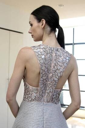 A model poses with a design by Venezuelan Angel Sanchez, part of his new collection, during New York Fashion Week in New York, United States, 13 September 2016. Sanchez has returned to elegant and classic lines for his Spring-Summer 2017 collection. ANGEL SANCHEZ RETURNS TO HIS CLASSIC AND ELEGANT SHAPES IN HIS LAST COLLECTION !ACHTUNG: NUR REDAKTIONELLE NUTZUNG!  NYC001 20160913-636094034208095278