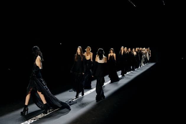 Models walk on the runway Vera Wang Collection fashion show at New York Fashion Week: The Shows at The Arc, Skylight at Moynihan Station in New York City on September 13, 2016.  NYP20160913523 JOHNxANGELILLO