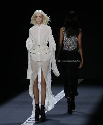 Models walk on the runway Vera Wang Collection fashion show at New York Fashion Week: The Shows at The Arc, Skylight at Moynihan Station in New York City on September 13, 2016.  NYP20160913536 JOHNxANGELILLO
