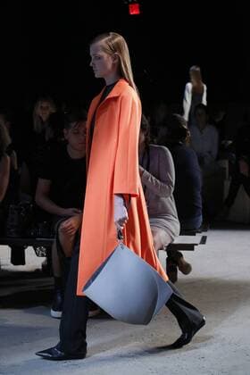Models present creations by the US designer Narciso Rodriguez during the New York Fashion Week in New York, USA, on 13 September 2016. New York Fashion Week !ACHTUNG: NUR REDAKTIONELLE NUTZUNG!  NY01 20160914-636094260051614281