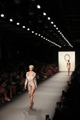 (160914) -- NEW YORK, Sept. 13, 2016 -- Models present creations of LANYU Spring Summer 2017 collection during the New York Fashion Week in New York, the United States, Sept. 13, 2016. ) (lrz) U.S.-NEW YORK-FASHION-LANYU WangxYing 