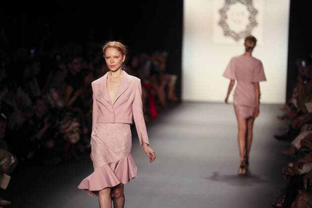 (160914) -- NEW YORK, Sept. 13, 2016 -- Models present creations of LANYU Spring Summer 2017 collection during the New York Fashion Week in New York, the United States, Sept. 13, 2016. ) (lrz) U.S.-NEW YORK-FASHION-LANYU WangxYing 