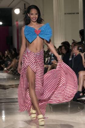 Bilder des Tages A model presents a creation by Spanish designer Aghata Ruiz de la Prada during the New York Fashion Week, in New York, United States, 13 September 2016. Aghata Ruiz de la Prada fashion show !ACHTUNG: NUR REDAKTIONELLE NUTZUNG!  GRA008 20160914-636094545009561737