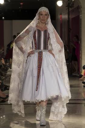 A model presents a creation by Bolivian designer Eliana Paco during the New York Fashion Week, in New York, United States, 13 September 2016. Eliana Paco fashion show !ACHTUNG: NUR REDAKTIONELLE NUTZUNG!  GRA008 20160914-636094547498977821