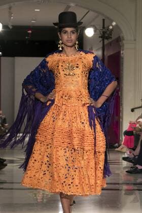 A model presents a creation by Bolivian designer Eliana Paco during the New York Fashion Week, in New York, United States, 13 September 2016. Eliana Paco fashion show !ACHTUNG: NUR REDAKTIONELLE NUTZUNG!  GRA008 20160914-636094547505841733