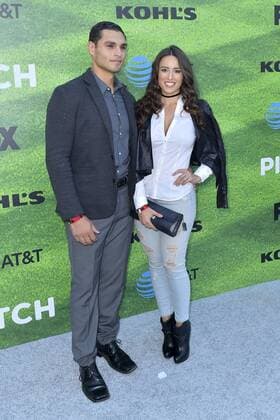 Christian Ochoa und Rebecca Valera bei der Premiere der FOX TV-Serie Pitch auf dem West LA Little League Field. Los Angeles, 13.09.2016 Foto:xD.xStarbuckx xFuturexImage
