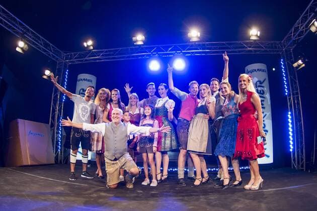 Angermaier Trachten-Nacht - Auf der Cloud NO 7 Baustelle - Mit dem Baustellenaufzug zur Party Trachtenmodeschau Copyright: www.7visuals.comx xOskarxEyb