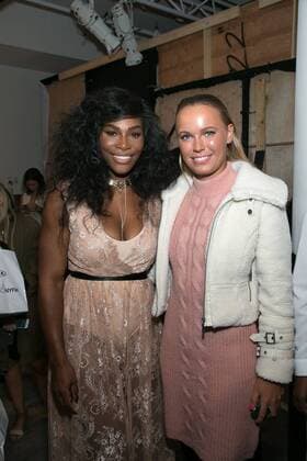 Serena Williams (34) und Caroline Wozniacki (26) bei der Ankunft zur Signature Statement Collection by HSN Show am 12.09.2016 im Rahmen der New York Fashion Week Spring Summer 2017 in NY New York Fashion Week S S 2017 - Signature Statement Collection by HSN - Front Row and Red Carpet 
