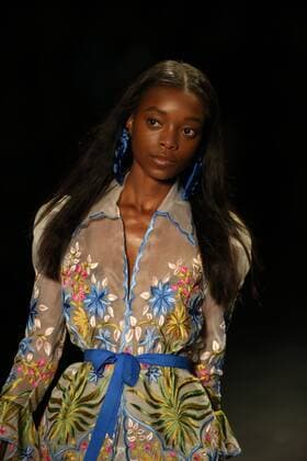 (160914) -- NEW YORK, Sept. 14, 2016 -- A model displays a creation of NAEEM KHAN 2017 Spring Summer collection during the New York Fashion Week in New York, the United States, on Sept. 14, 2016. ) U.S.-NEW YORK-FASHION-NAEEM KHAN QinxLang 