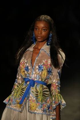 (160914) -- NEW YORK, Sept. 14, 2016 -- A model displays a creation of NAEEM KHAN 2017 Spring Summer collection during the New York Fashion Week in New York, the United States, on Sept. 14, 2016. ) U.S.-NEW YORK-FASHION-NAEEM KHAN QinxLang 