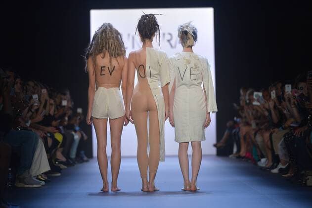 Themen der Woche Models stand on the runway at the Runa Ray show during New York Fashion Week: The Shows at The Dock, Skylight at Moynihan Station in New York City on September 14, 2016.  NYP201614020061 ANDREAxHANKS