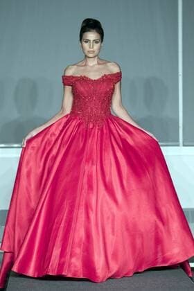 Models present creations of the collection of the Costa Rican designer Henry Picado, in New York, US, on 14 September 2016. Fashion show of the designer Henry Picado !ACHTUNG: NUR REDAKTIONELLE NUTZUNG!  NUE01 20160915-636095167387068584