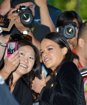 Michelle Rodriguez poses for selfies with fans as she arrives at the Toronto International Film Festival premiere of (re)Assignment at Ryerson Theatre in Toronto, Canada on September 14, 2016.  TOR2016091408 CHRISTINExCHEW