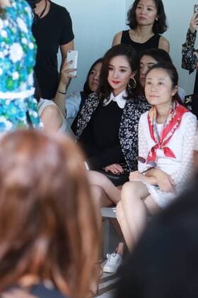 Chinese actress Yang Mi, center, attends the Michael Kors fashion show during the New York Fashion Week Spring Summer 2017 in New York, USA, 14 September 2016. Yang Mi glams up Michael Kors show at New York fashion week  pbu502287_09