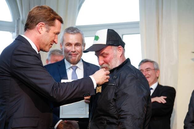 Preisverleihung Merites Wallons in Namur Walloon Minister President Paul Magnette (L) pictured as Actor and director Bouli Lanners (R) receives the title of officer of the Walloon Merits in the culture category during the award ceremony for the sixth edition of the Merites Wallons by the Walloon Government at the Elysette, in Jambes, Namur, Thursday 15 September 2016.  BRUNOxFAHY 04932365