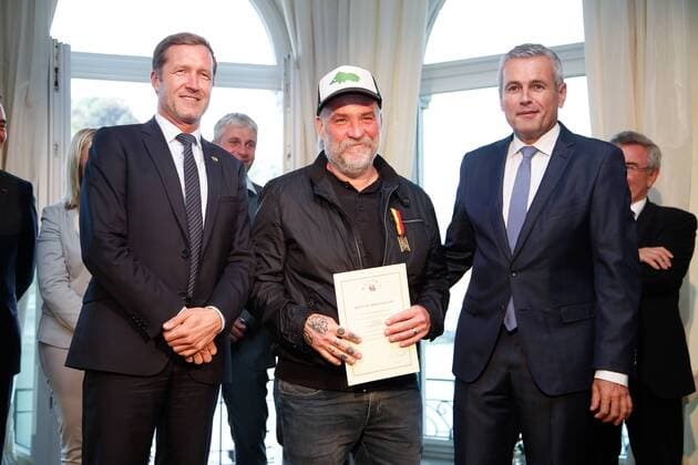 Preisverleihung Merites Wallons in Namur Walloon Minister President Paul Magnette, Actor and director Bouli Lanners and Walloon Minister of Budget, Public Function and Administrative Simplification Christophe Lacroix pictured during the award ceremony for the sixth edition of the Merites Wallons by the Walloon Government at the Elysette, in Jambes, Namur, Thursday 15 September 2016.  BRUNOxFAHY 04932371