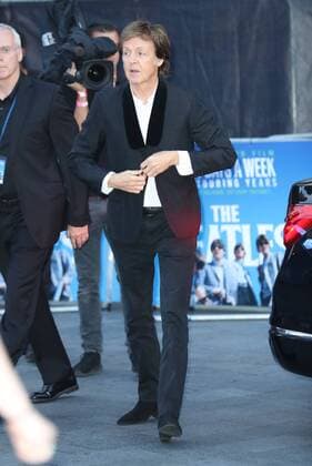 . 15 09 2016. London, United Kingdom. Sir Paul McCartney and Ringo Starr arriving at The Beatles Eight Days A Week: The Touring Years world premiere in London.  xStephenxLockx xi-Imagesx IIM-13452-0030