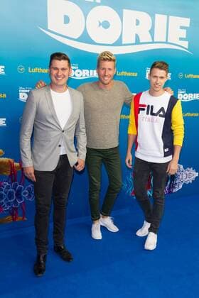 Sebastian Raetzel (Saenger The Baseball), Maxi Arland und Sebastiano Schweitzer (Moderator) - Deutschlandpremiere von FINDET DORIE im Zoo Palast in Berlin am 15.09.2016. Deutschlandpremiere FINDET DORIE