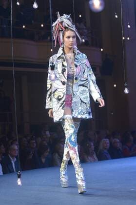 New York Fashion Week - Marc Jacobs Modenschau Bella Hadid walks on the runway at the Marc Jacobs show during New York Fashion Week: at The Hammerstein Ballroom in New York City on September 15, 2016.  NYP201609150210 ANDREAxHANKS