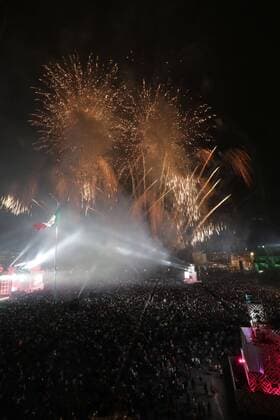 September 15, 2016 - Mexico - EUM20160915ACT43.JPG.CIUDAD DE MEXICO.- Commemorations Celebraciones-Independencia.- Aspecto de los juegos pirotecnicos en el zocalo de la Ciudad de Mexico con motivo de la celebracion del Grito de la Independencia, la noche de este jueves 15 de septiembre de 2016.  - ZUMAu78_