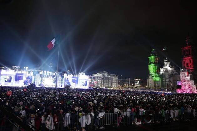 September 15, 2016 - Mexico - EUM20160915ACT41.JPG.CIUDAD DE MEXICO.- Commemorations Celebraciones-Independencia.- Aspecto del zocalo de la Ciudad de Mexico, durante la celebracon del Grito de la Independencia que encabezo el presidente Enrique Pena Nieto la noche de este 15 de septiembre de 2016.  - ZUMAu78_