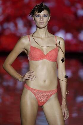 A model presents a creation by Spanish designer Andres Sarda during the opening day of the Mercedes Benz Fashion Week Madrid (MBFWM), in Madrid, Spain, 16 September 2016. The MBFWM will run from 15 to 20 September 2016. EFE J.J. Guillén Mercedes Benz Fashion Week Madrid - Andres Sarda !ACHTUNG: NUR REDAKTIONELLE NUTZUNG!  GRA087 20160916-636096265882199127