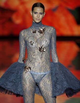 A model presents a creation by Spanish designer Andres Sarda during the opening day of the Mercedes Benz Fashion Week Madrid (MBFWM), in Madrid, Spain, 16 September 2016. The MBFWM will run from 15 to 20 September 2016. EFE J.J. Guillén Mercedes Benz Fashion Week Madrid - Andres Sarda !ACHTUNG: NUR REDAKTIONELLE NUTZUNG!  GRA087 20160916-636096267168558635