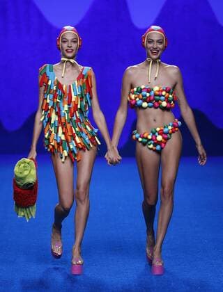 Models present creations by Spanish designer Agatha Ruiz de la Prada during the opening day of the Mercedes Benz Fashion Week Madrid (MBFWM), in Madrid, Spain, 16 September 2016. The MBFWM will run from 15 to 20 September 2016. Mercedes Benz Fashion Week Madrid - Agatha Ruiz de la Prada !ACHTUNG: NUR REDAKTIONELLE NUTZUNG!  GRA154 20160916-636096319697147657