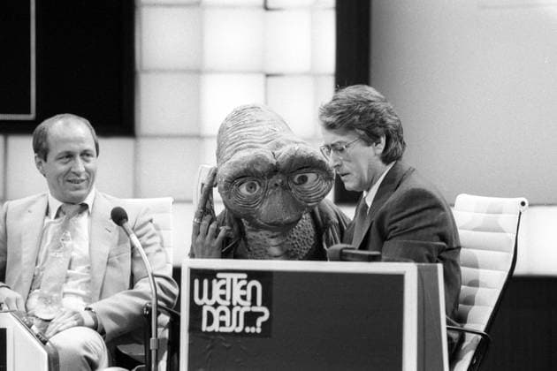 Wetten, dass..? Sendung vom 28.05.1983 in Saarbrücken, E.T. der Außerirdische darf bei Moderator Frank Elstner nach Hause telefonieren