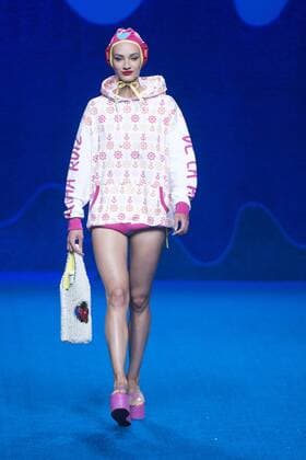 Madrid Fashion Week - Agatha Ruiz de la Prada show Model bei der Agatha Ruiz de la Prada Fashion Show auf der Mercedes-Benz Fashion Week Madrid Spring Summer 2017. Madrid, 16.09.2016 Agatha Ruiz de la Prada Model  Foto:xDyDxFotografosx xFuturexImage
