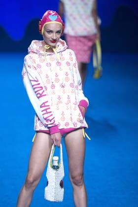 Madrid Fashion Week - Agatha Ruiz de la Prada show Model bei der Agatha Ruiz de la Prada Fashion Show auf der Mercedes-Benz Fashion Week Madrid Spring Summer 2017. Madrid, 16.09.2016 Agatha Ruiz de la Prada Model  Foto:xDyDxFotografosx xFuturexImage
