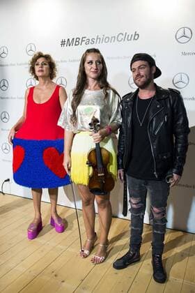 Bilder des Tages Spanish designer Agatha Ruiz de la Prada, violinist Elena Mikhailova and Dj Madison pose to the media at MBFWM16 in Madrid. September 16, Spain. 2016.  (20160916013)