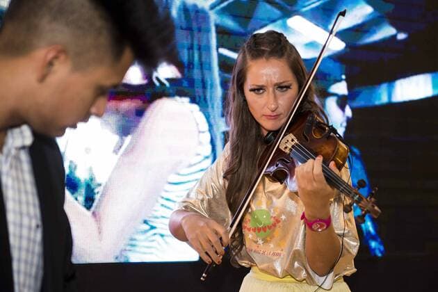 Violinist Elena Mikhailova and Dj Madison during a performance at MBFWM16 in Madrid. September 16, Spain. 2016.  (20160916014)