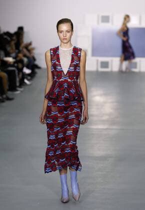 LONDON, Sept. 16, 2016 -- A model displays a creation of Teatum Jones during the London Fashion Week Spring Summer collections 2017 in London, Britain, on Sept. 16, 2016. The London Fashion Week Spring Summer collections 2017 kicked off on Friday. ) (syq) BRITAIN-LONDON-FASHION WEEK-TEATUM JONES HanxYan 