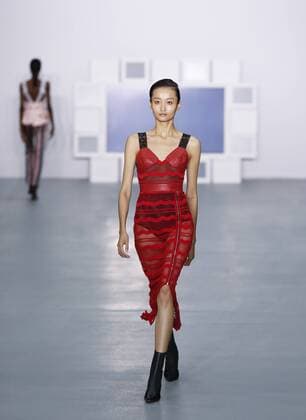LONDON, Sept. 16, 2016 -- A model displays a creation of Teatum Jones during the London Fashion Week Spring Summer collections 2017 in London, Britain, on Sept. 16, 2016. The London Fashion Week Spring Summer collections 2017 kicked off on Friday. ) (syq) BRITAIN-LONDON-FASHION WEEK-TEATUM JONES HanxYan 