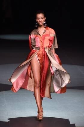 Bilder des Tages Desfile de Juan Vidal en Mercedes Benz Fashion Week Madrid. 588 Diego Puerta Cordon Press Juan Vidal s fashion show at Mercedes Benz Fashion Week Madrid. Cordon Press  DiegoxPuerta
