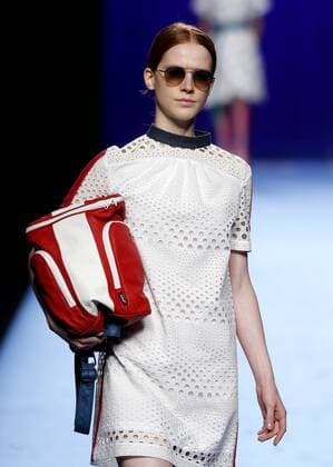 A model takes to the catwalk a creation of Spanish designer Moises Nieto during the opening day of the Mercedes Benz Fashion Week Madrid (MBFWM) held in Madrid, Spain, 16 September 2016. The MBFWM will run from 15 to 20 September 2016. Mercedes Benz Fashion Week Madrid - Angel Schlesser !ACHTUNG: NUR REDAKTIONELLE NUTZUNG!  20160916-636096567134925550