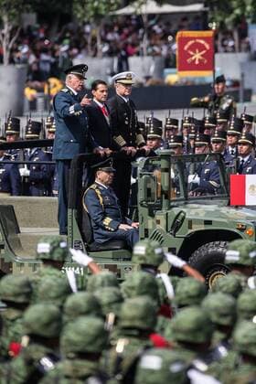 (L-R) Mexican Secretary of the NAtional Defense, Salvador Cienfuegos; President Enrique Pena Nieto, and Navy Secretary Francisco Soberon parade to mark the Mexican Independence Day in Mexico City, Mexico, 16 September 2016. Mexico marks Independence Day !ACHTUNG: NUR REDAKTIONELLE NUTZUNG!  MEX59 20160916-636096644846569131