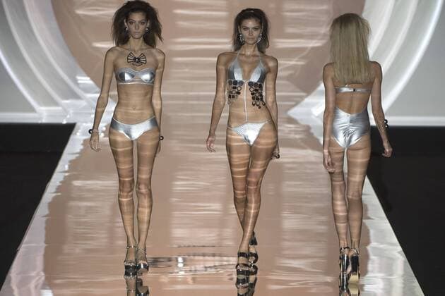 Marta Ortiz mit Models bei der Dolores Cortes Fashion Show auf der Mercedes-Benz Fashion Week Madrid Spring Summer 2017. Madrid, 17.09.2016 Marta Ortiz mit Models  Foto:xDyDxFotografosx xFuturexImage