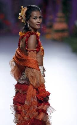 A model presents a creation from the Spring Summer 2017 collection by Spanish designer Francis Montesinos during the Mercedes Benz Fashion Week Madrid (MBFWM) held in Madrid, Spain, 17 September 2016. The MBFWM will run from 15 to 20 September 2016. Mercedes Benz Fashion Week Madrid - Francis Montesinos !ACHTUNG: NUR REDAKTIONELLE NUTZUNG!  GRA145 20160917-636097181036964062