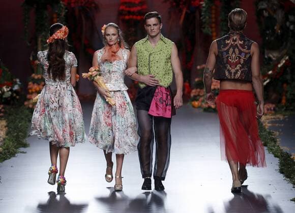 Models present creations from the Spring Summer 2017 collection by Spanish designer Francis Montesinos during the Mercedes Benz Fashion Week Madrid (MBFWM) held in Madrid, Spain, 17 September 2016. The MBFWM will run from 15 to 20 September 2016. Mercedes Benz Fashion Week Madrid - Francis Montesinos !ACHTUNG: NUR REDAKTIONELLE NUTZUNG!  GRA153 20160917-636097181762510760