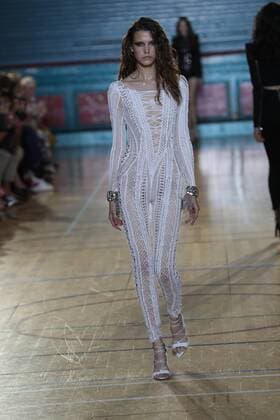 . 17 09 2016. London, United Kingdom. Julien Macdonald show at London Fashion Week Spring Summer 2017.  xStephenxLockx xi-Imagesx IIM-13463-0023