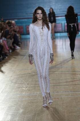. 17 09 2016. London, United Kingdom. Julien Macdonald show at London Fashion Week Spring Summer 2017.  xStephenxLockx xi-Imagesx IIM-13463-0024