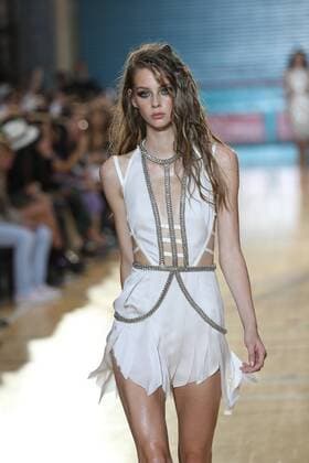 Bilder des Tages . 17 09 2016. London, United Kingdom. Julien Macdonald show at London Fashion Week Spring Summer 2017.  xStephenxLockx xi-Imagesx IIM-13463-0044