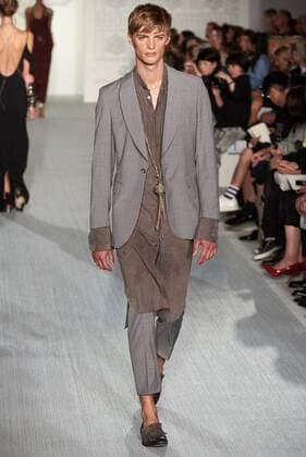 Bilder des Tages September 17, 2016 - London, United Kingdom - A model walks the runway at the DAKS designed by Filippo Scuffi show during London Fashion Week Spring Summer collections 2017 on September 16, 2016 in London, United Kingdom. London United Kingdom  - ZUMAn230
