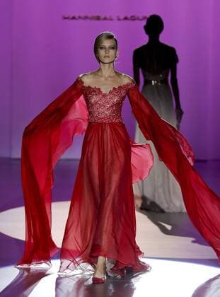 A model presents a creation from the Spring Summer 2017 collection by Spanish designer Hannibal Laguna during the Mercedes Benz Fashion Week Madrid (MBFWM) held in Madrid, Spain, 17 September 2016. The MBFWM will run from 15 to 20 September 2016. Mercedes Benz Fashion Week Madrid - Hannibal Laguna !ACHTUNG: NUR REDAKTIONELLE NUTZUNG!  GRA379 20160917-636097329700192648