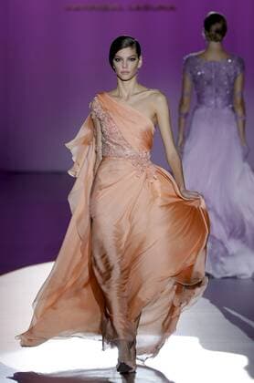 A model presents a creation from the Spring Summer 2017 collection by Spanish designer Hannibal Laguna during the Mercedes Benz Fashion Week Madrid (MBFWM) held in Madrid, Spain, 17 September 2016. The MBFWM will run from 15 to 20 September 2016. Mercedes Benz Fashion Week Madrid - Hannibal Laguna !ACHTUNG: NUR REDAKTIONELLE NUTZUNG!  GRA379 20160917-636097330358204866