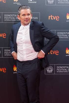 Ethan Hawke receives the Donostia Award during the 64rd San Sebastian Film Festival on September 17, 2016 in San Sebastian, Spain.  JosexIgnacioxunanue Ethan Hawke _64 Zinemaldia